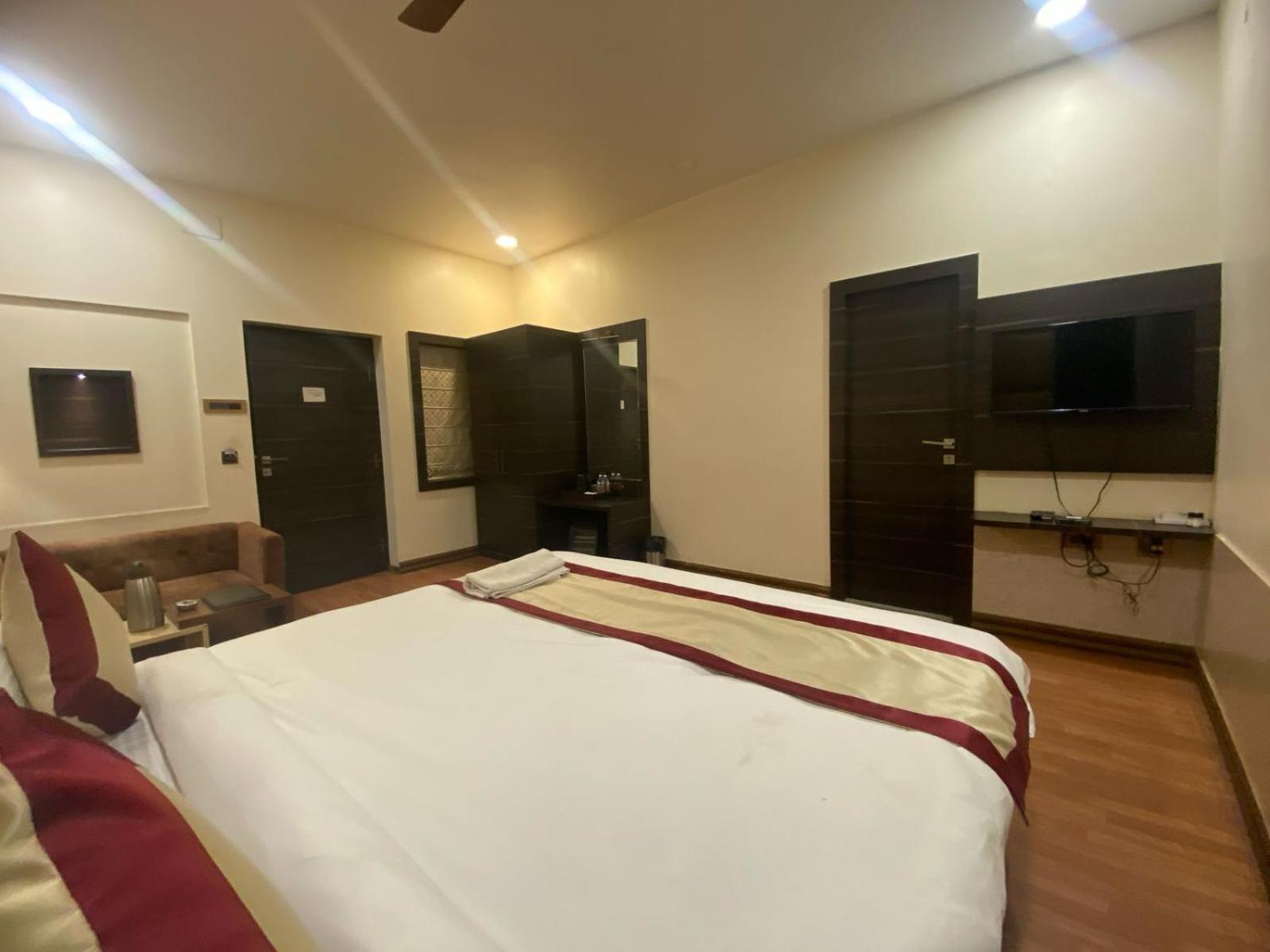 Hotel New Grand Deoghar Zewnętrze zdjęcie